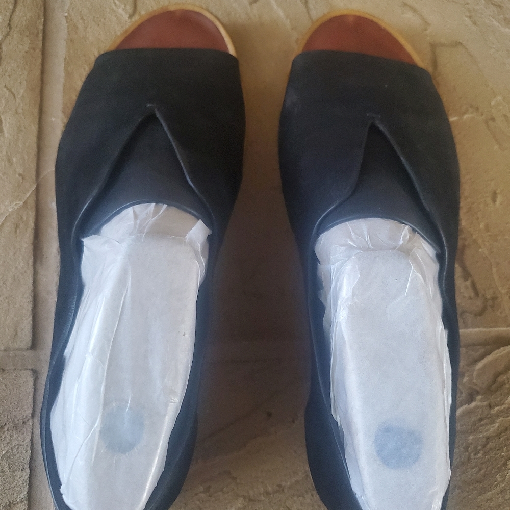 Black open toe flats - Picture 4 of 5